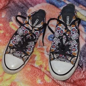 Converse sugar skulls woman's low tops